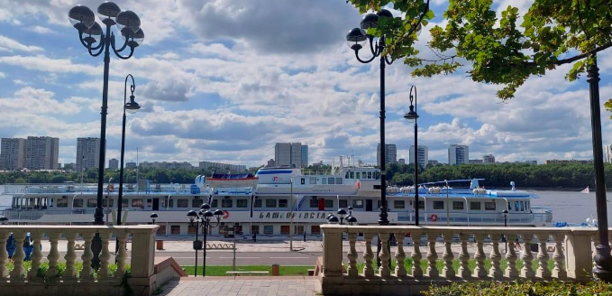 Вид на канал имени Москвы со стороны парка Северного речного вокзала. Фото: Владимир Ванин