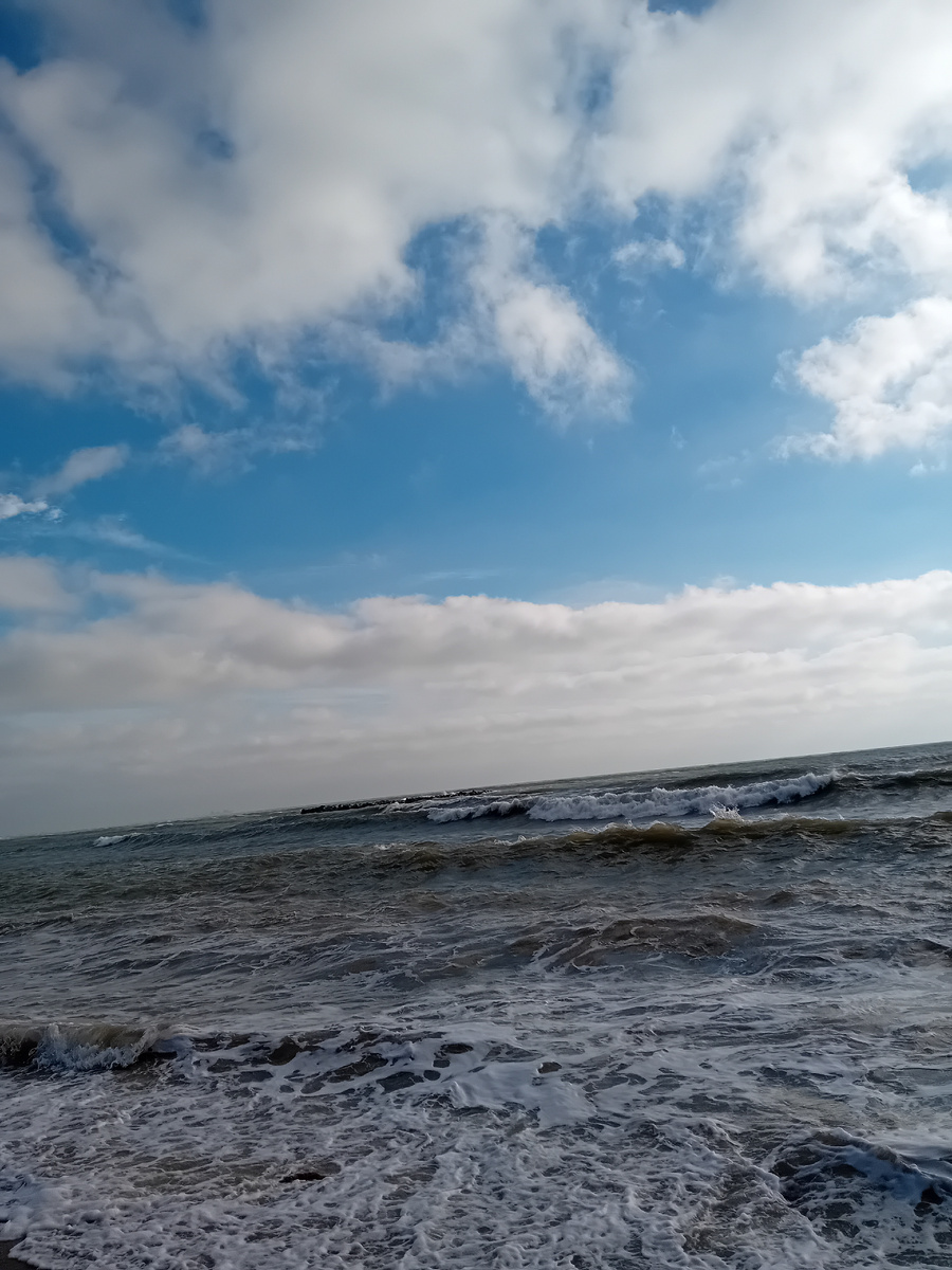 АВТОРСКОЕ  ФОТО.  Море штормит.