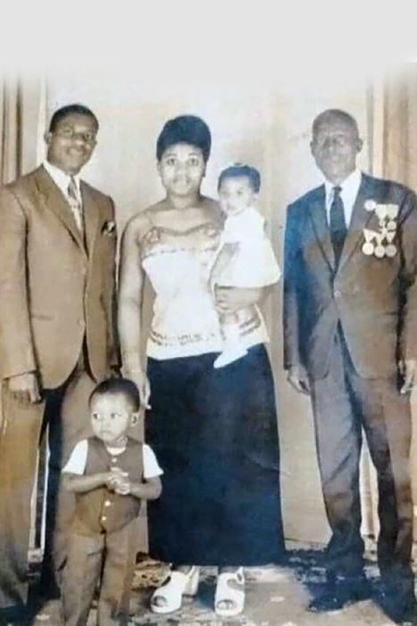 Пьер Нарцисс с родителями и сестрой.