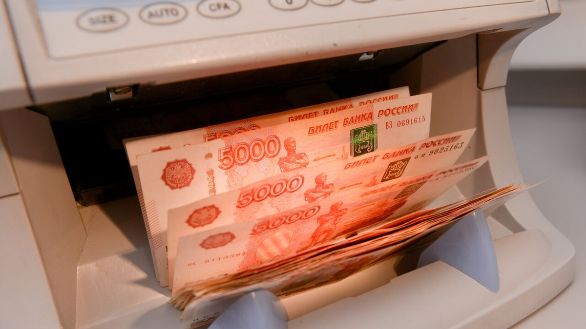 Почему теперь получить деньги из банка можно будет только через два дня 