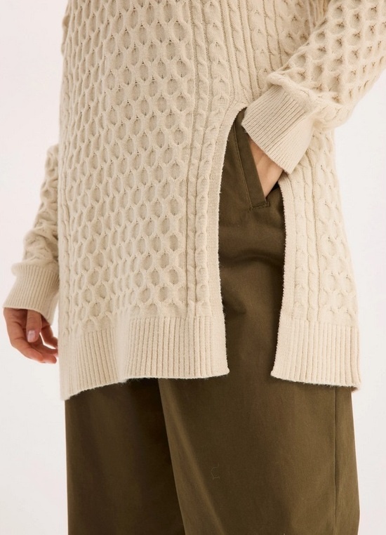 Линия разреза у джемпера. Фото источник: интренет-магазин одежды.