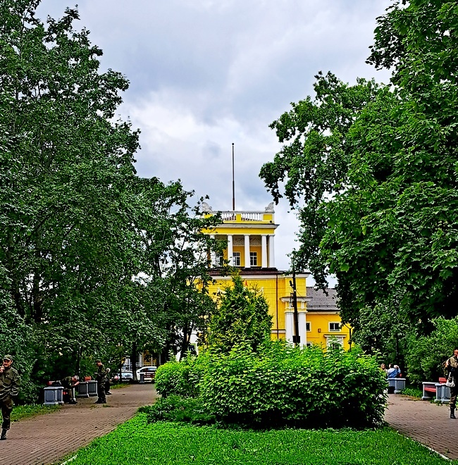 Здание железнодорожного вокзала в Луге /фото из личного архива, 2025/