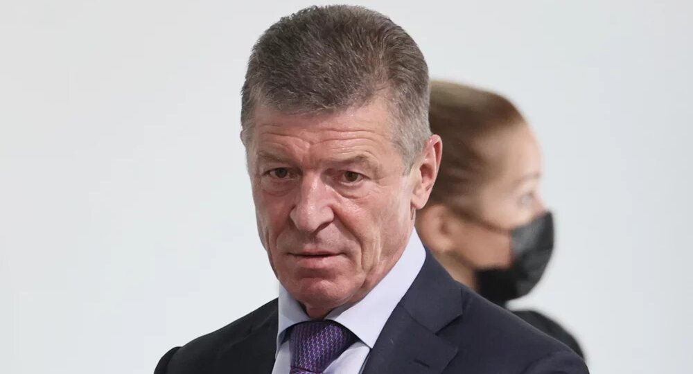 Бывший десантник и начальник Медведева: что известно о покидающем Кремль Козаке