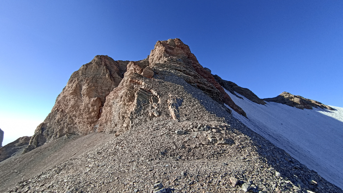 Перевал Мирали, вид в сторону вершины Мирали