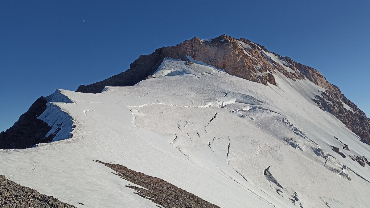 Перевал Мирали, вид в сторону вершины Чимтарга