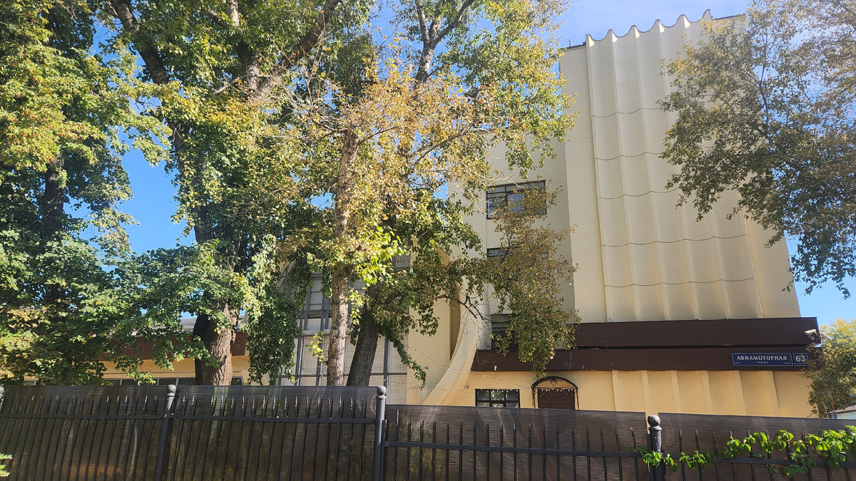 А так видно от дороги