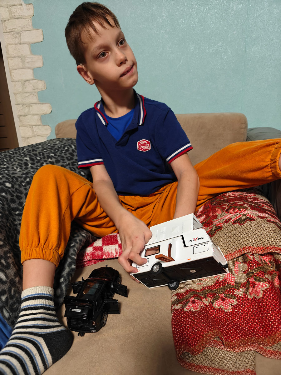 Новая машинка, да ещё и с домом на колесах. 