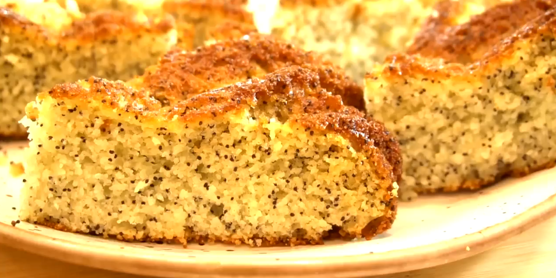 Меньше чем за час вместе с выпечкой (тает во рту). Кекс на кефире под названием "Три стакана".