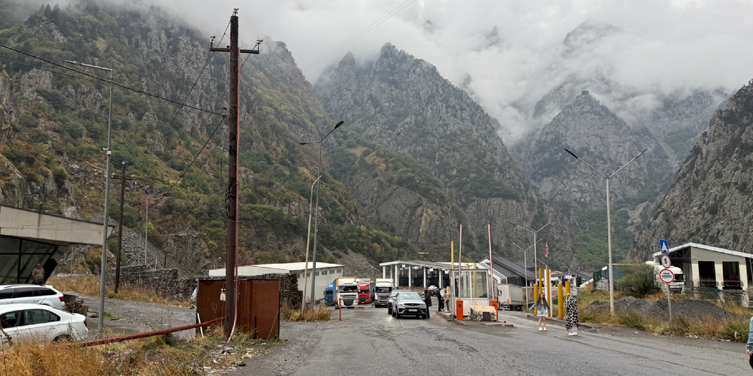 Верхний Ларс, сентябрь 2025. Как мы переходили границу в Грузию. Одного не пропустили