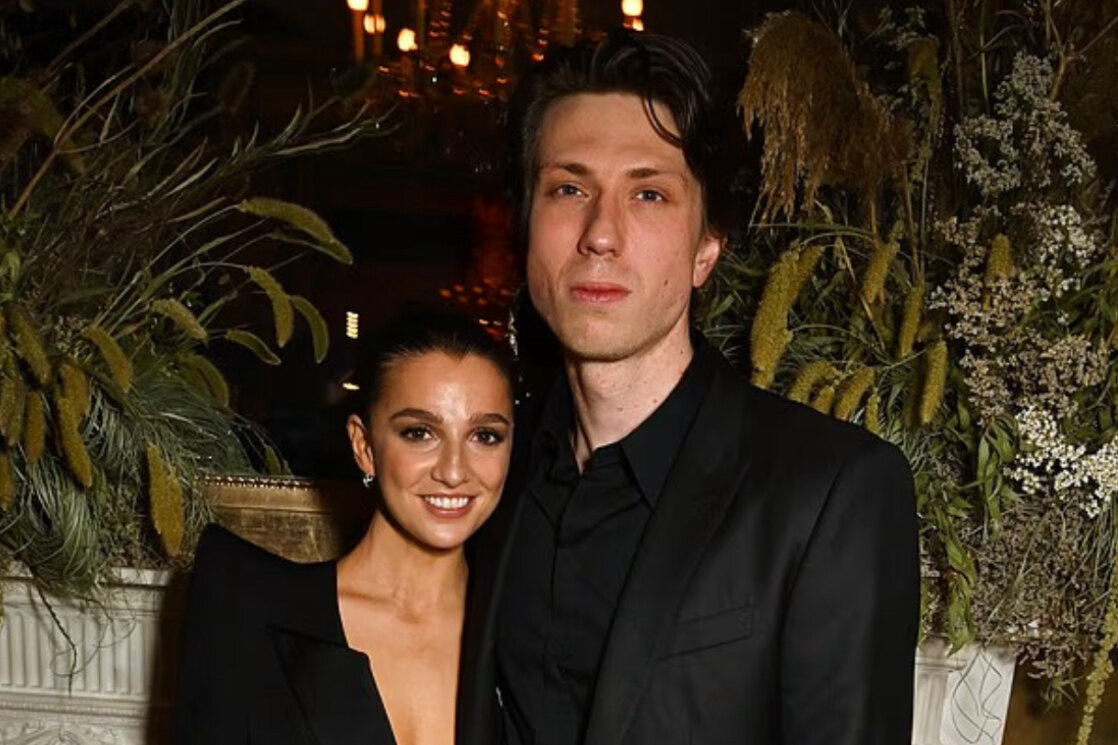     Свадьба в замке: звезда фильма «Барби» Мариса Абела вышла замуж за актера Джейми Божио