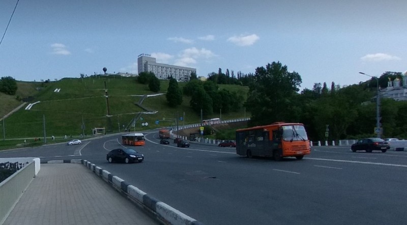 Сегодняшний вид на Благовещенскую площадь. Ни трамваев, ни электростанции, ни фуникулера.