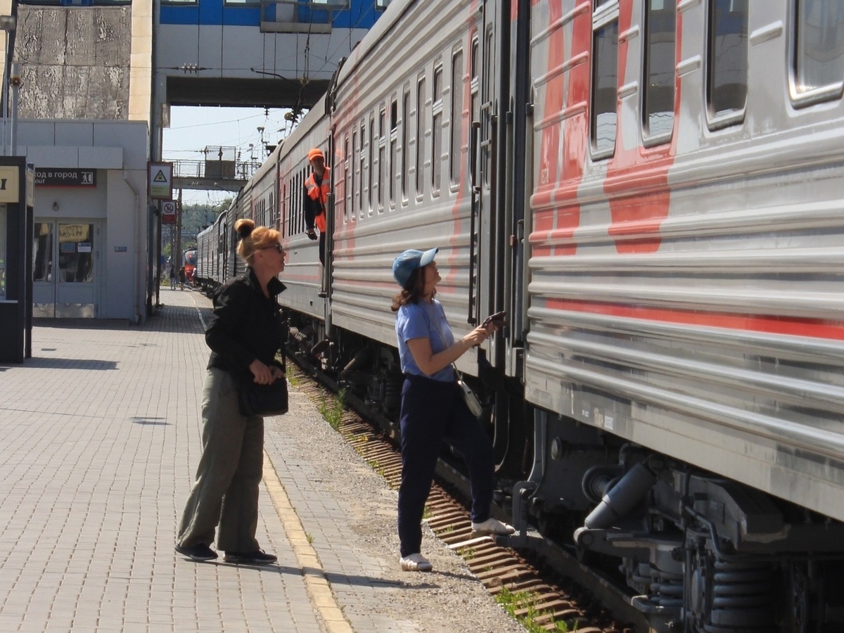    Выкупили купе в поезде, а вместо покоя получили скандал - всю ночь не могли уснуть