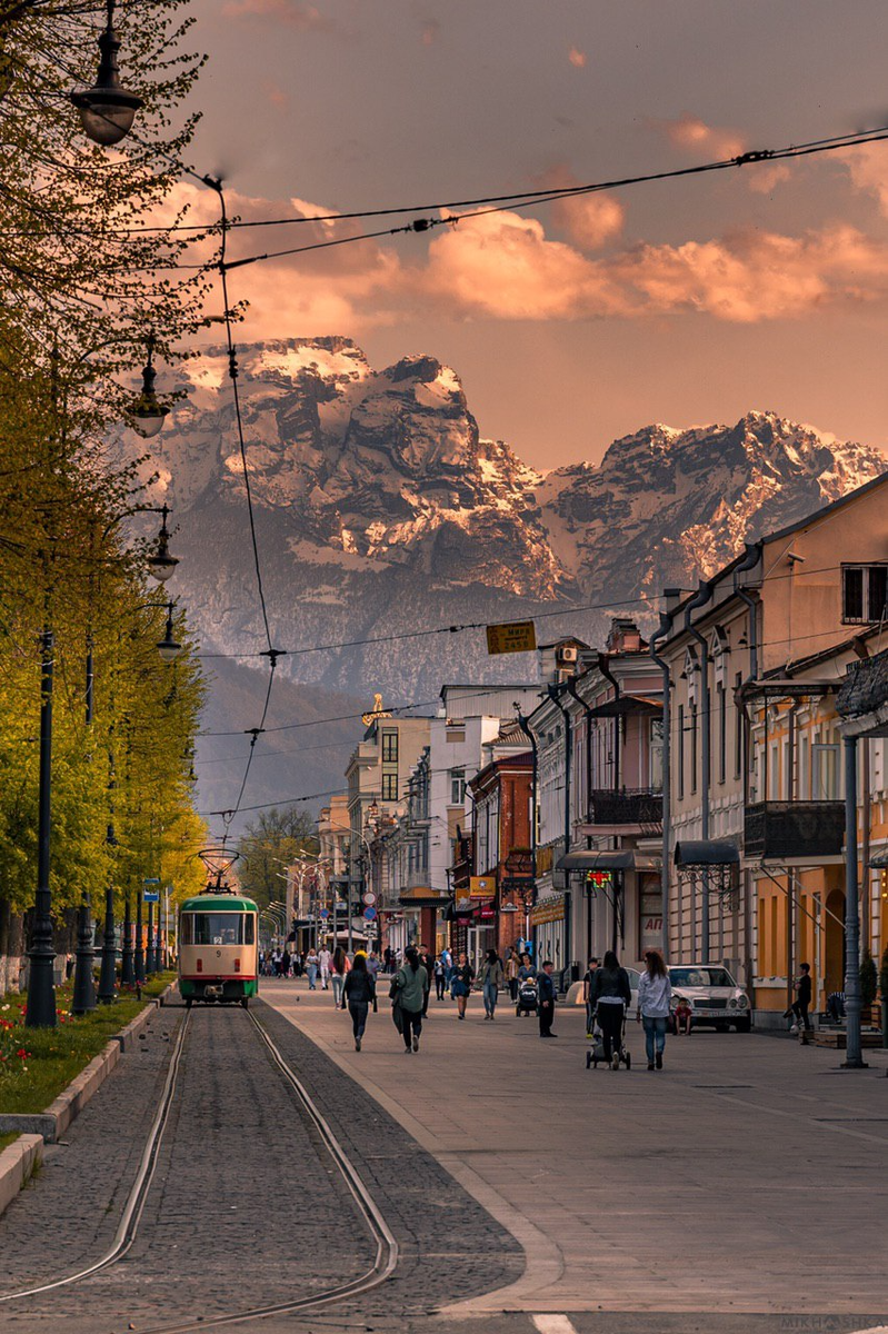 Проспект Мира — главная улица города соединяет исторический центр и современные кварталы.