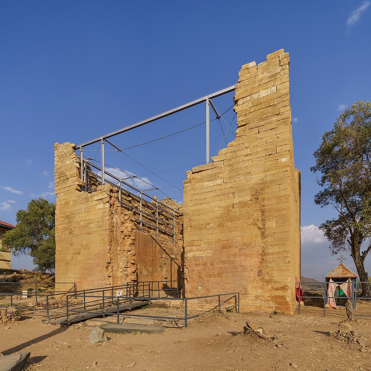 Руины античного храма в монастыре Йеха, регион Тыграй, Эфиопия. Фото из свободных источников в Интернете.