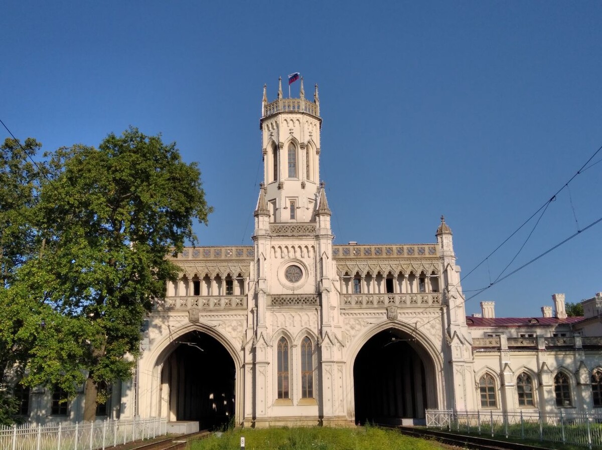 Новый Петергоф, здание вокзала