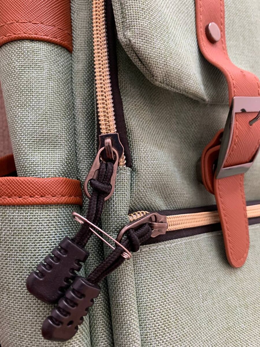 Закрепите бегунки молний простой булавкой – даже такая мера может остановить карманника