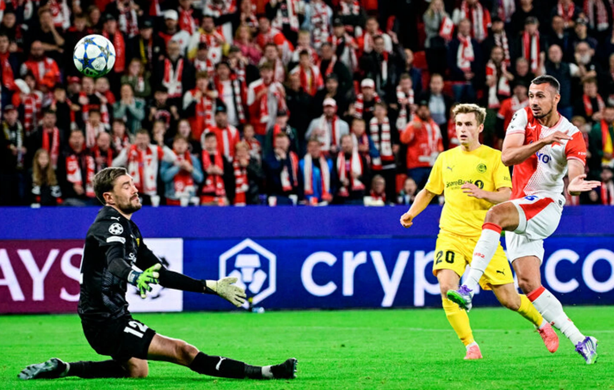 Никита Хайкин совершил решающее спасение на исходе матча со "Славией". Фото: соцсети