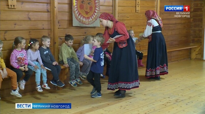 В Русской горнице Новгородского областного Дома народного творчества начали отмечать «Осенины»