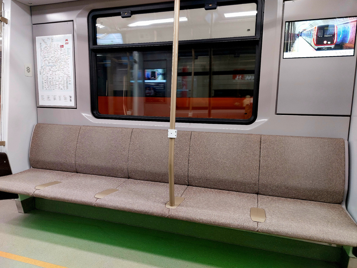 Практически пустой вагон 