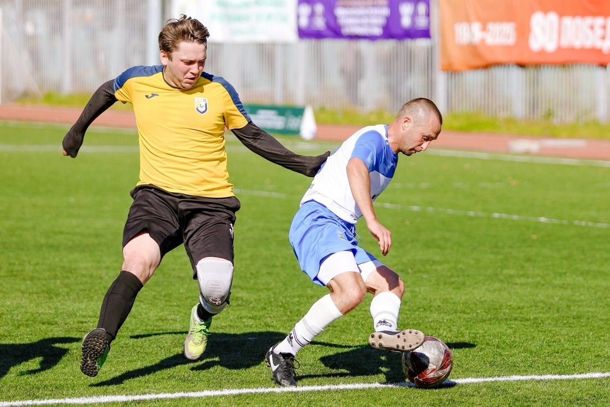    Алмаз Насыбуллин (справа) и Салават Самигуллин: схватка двух титанов. предоставлено федерацией футбола РТ