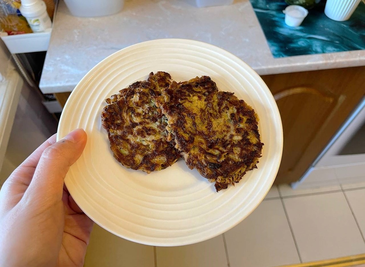    Кабачковые оладьи с секретом: Для хруста и вкуса кладу в них 1 плод — никакой клейкости и водянистости не будет