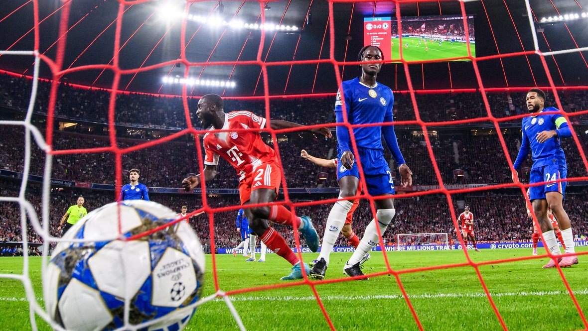    Защитник «Челси» Тревор Чалоба забил в свои ворота в матче с «Баварией». Global Look Press