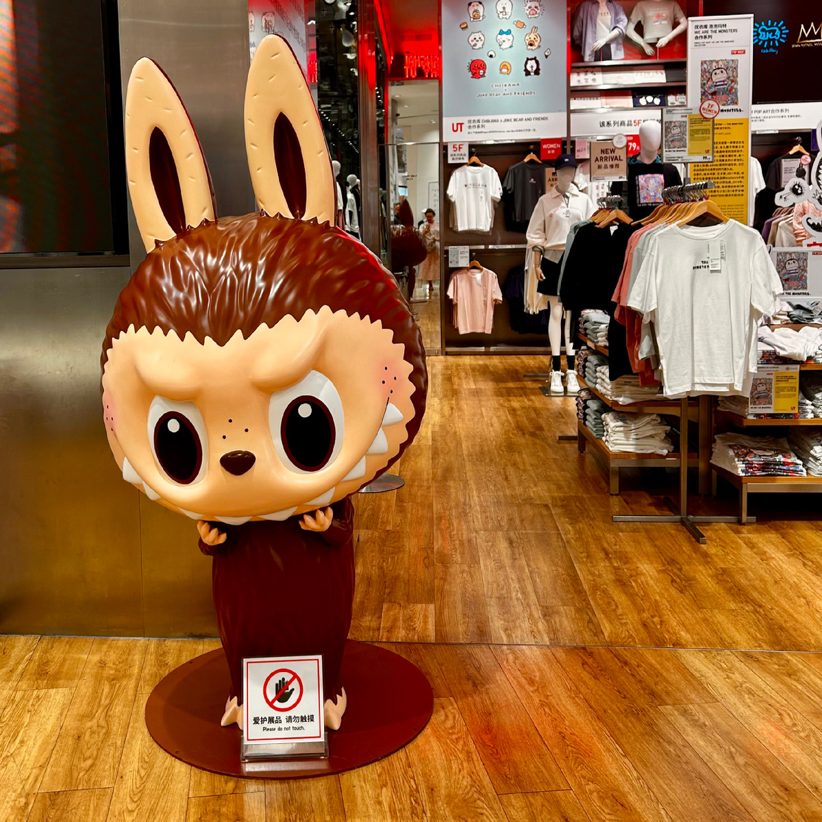 Лабубы везде и всюду, но не купить. Даже во флагманском магазе Pop Mart полный sold out