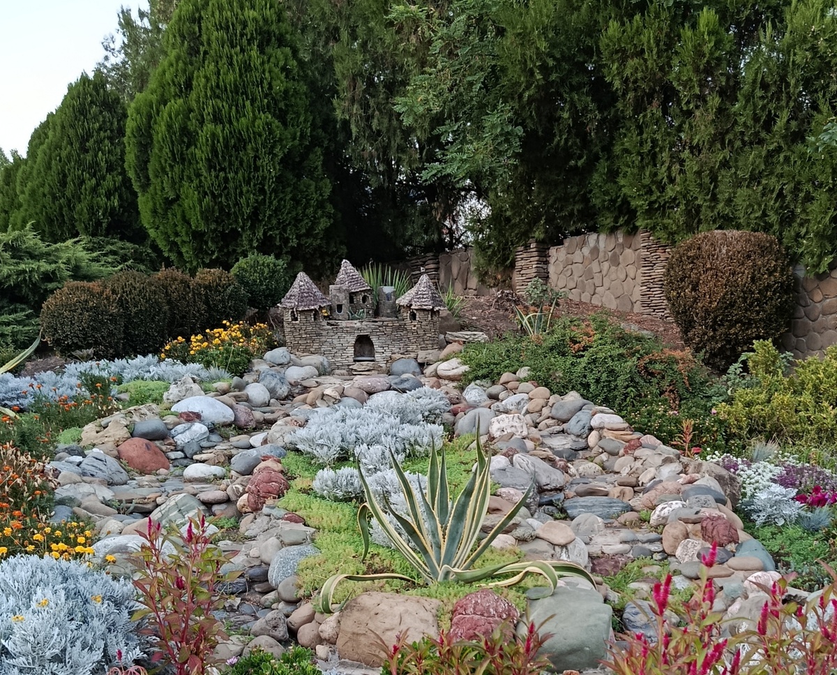 Впечатляющая клумба.