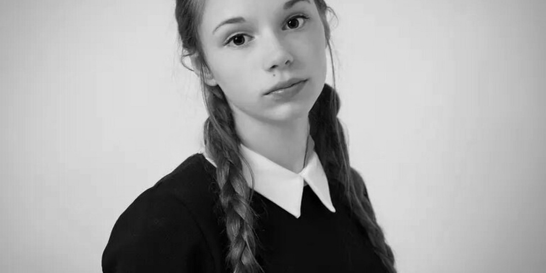 А над городом - расколотое небо