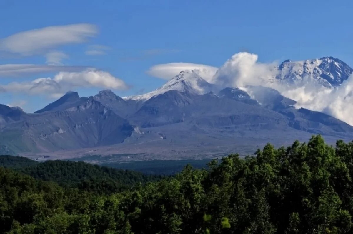    Вулкан Шивелуч на Камчатке выбросил пепел на высоту 4 км