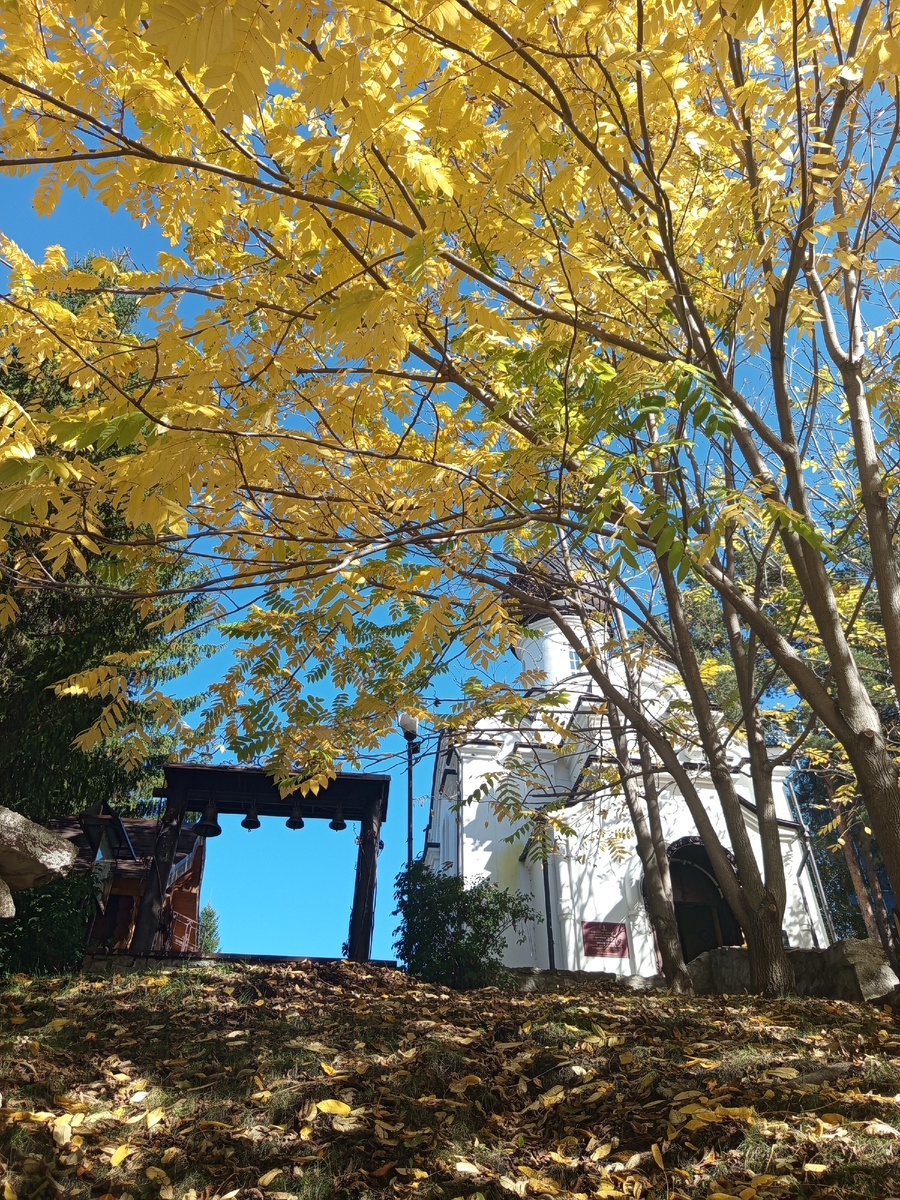 Фото автора. Часовня возле санатория Россия.