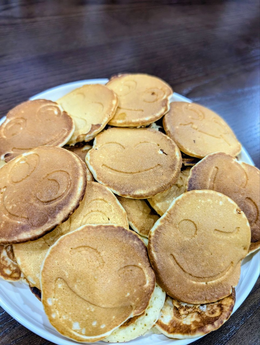 Вроде бы простые оладушки, но так радуют и греют душу.