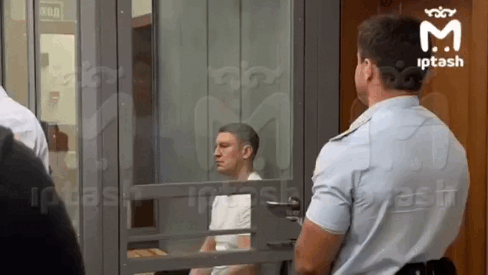    Экс-глава Кировского и Московского районов Казани Сергей Миронов - более 40 объектов недвижимости на 437 миллионов рублей. Кадры с telegram-канала Mash Iptash