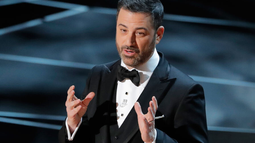 Ведущий Джимми Киммел во время церемонии вручения кинопремии «Оскар» в Лос-Анджелесе, 4 марта 2018 года / Lucas Jackson/Reuters 
