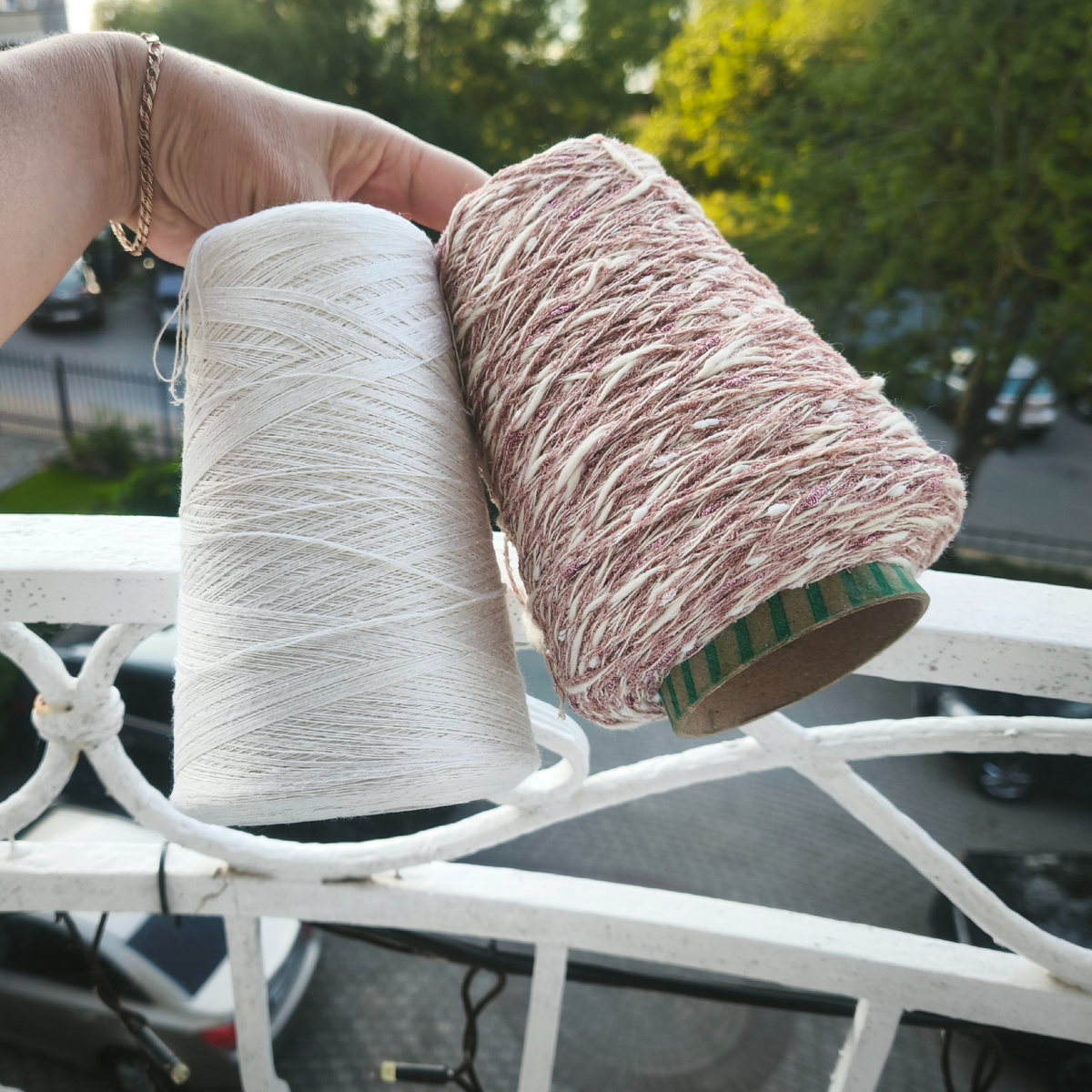 Слева шёлк Шантунг. Справа интересная смесовка из хлопка 