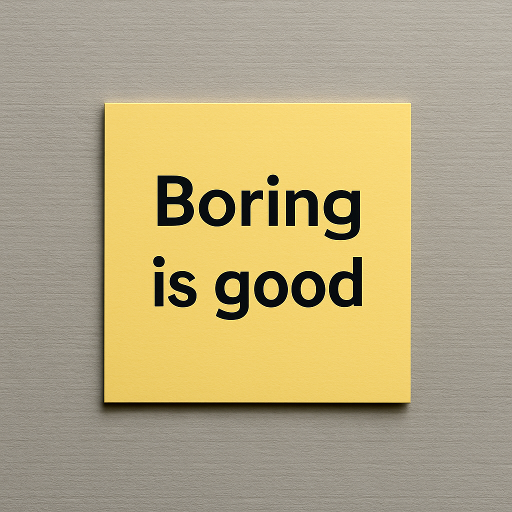Изображение символизирует идею «Boring is good»: простая и минималистичная визуализация подчёркивает ценность надёжности и стабильности даже в «скучных» решениях.
