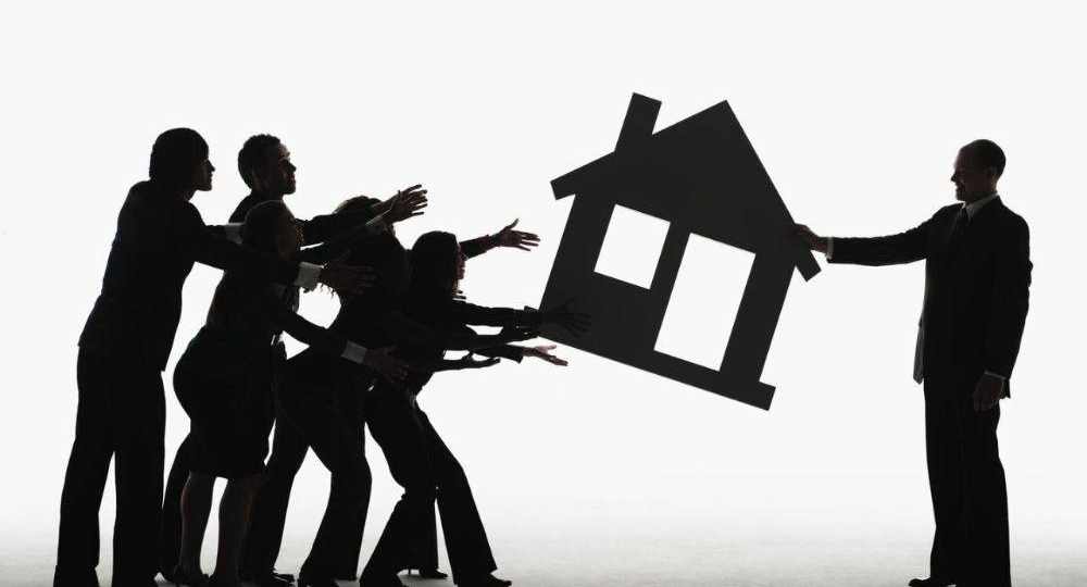 Они всю жизнь копили ради детей. Но после смерти родителей братья перестали разговаривать