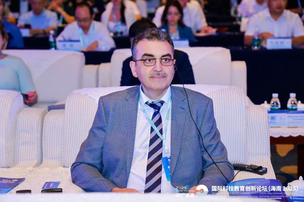 Ректор ТГУ Эдуард Галажинский на Международном форуме «Хайнань 2025 – наука, образование, инновации»
Фото с сайта https://m.alltuu.com/album/3164152437/?menu=live