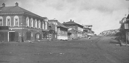 Здание по ул. Пролетарская, 84 (дореволюционный период). В конце 2005 года фасад здания был обновлен.