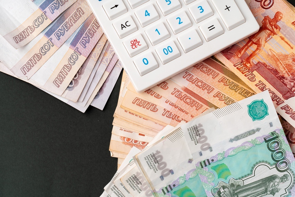    Разговоры о зарплате требуют подготовки, выдержки, умения грамотно обосновать свою позицию. Стоит подумать заранее, как вести такую беседу с работодателем. / iStock