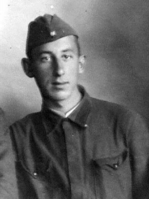 Владимир Басов в юности