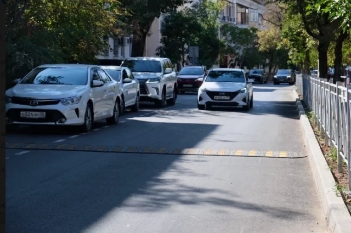    В Астрахани устанавливают лежачие полицейские у школ и детсадов