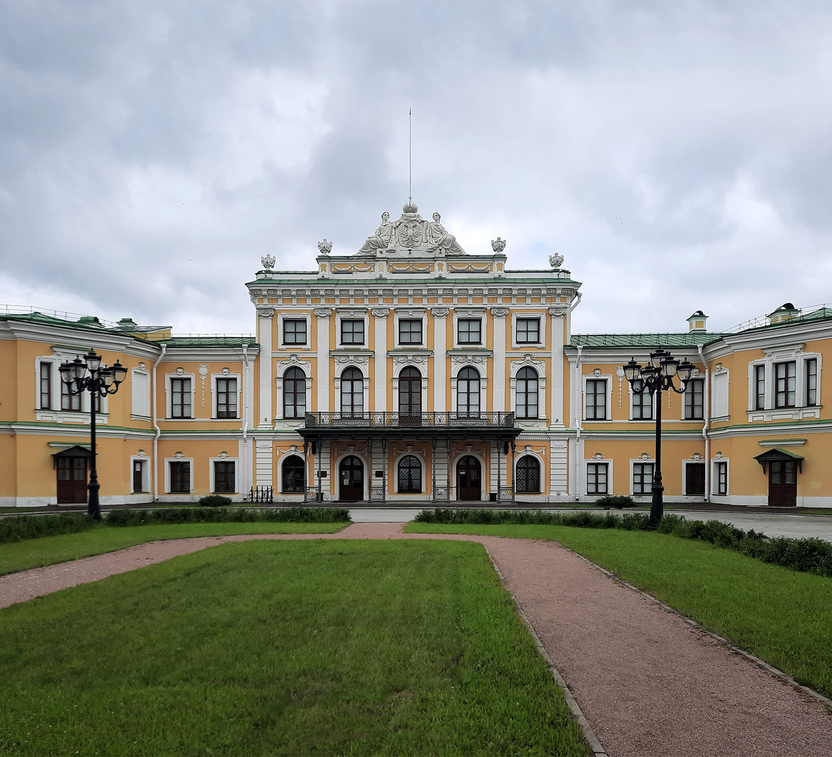 Тверской императорский путевой дворец — памятник архитектуры XVIII века. Тверь.