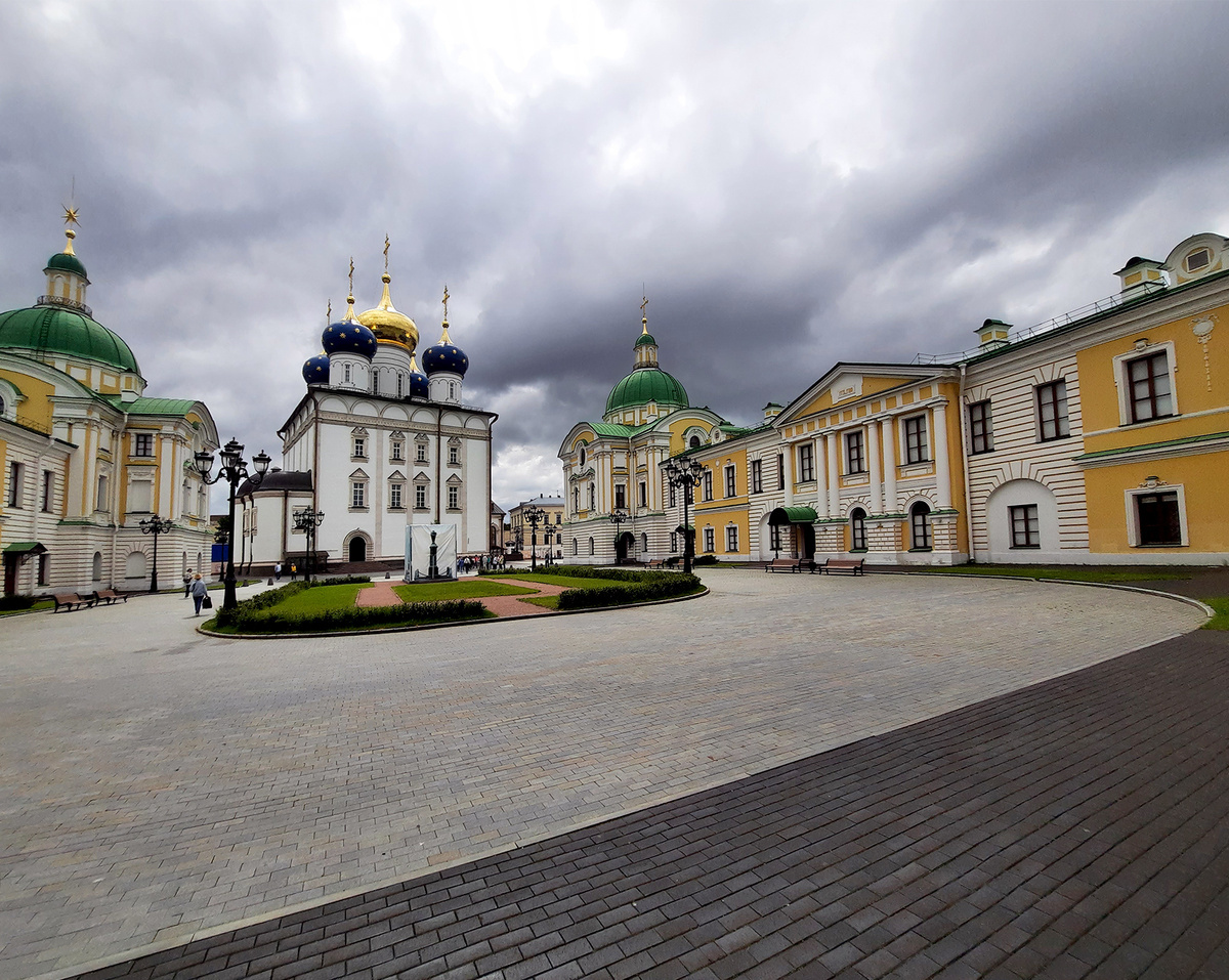 Соборная площадь. Тверь. Июнь 2025.