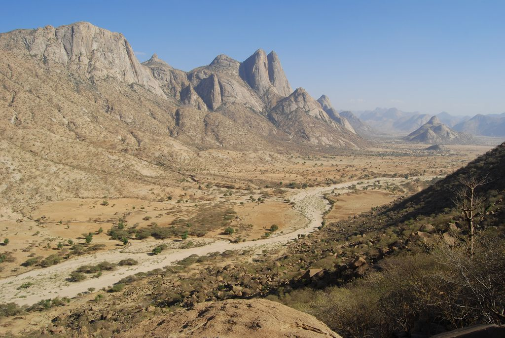 Эритрейское нагорье. Фото с сайта https://ro.pinterest.com/pin/tsada-amba-hike-in-anseba-region-eritrea--120330621282862301/