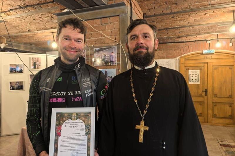    Соцсети Алексея Вихарева. Депутат и священник Крестовоздвиженского храма