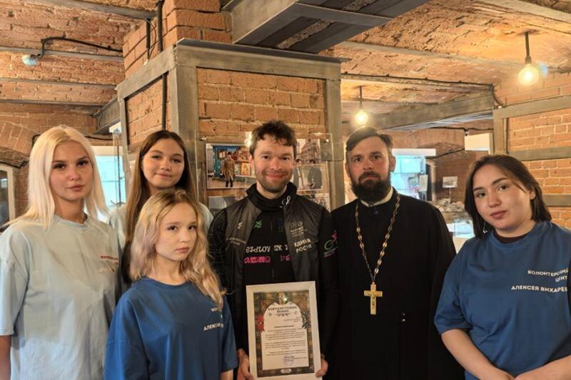    Соцсети Алексея Вихарева/Депутат, представители храма и волонтеры на открытии музея