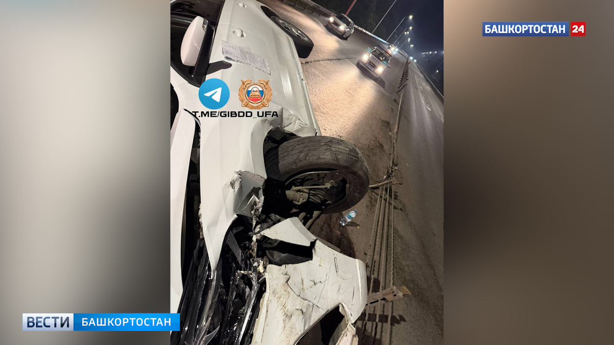    Авария на Демском шоссе: Volkswagen Polo врезался в дорожное ограждение