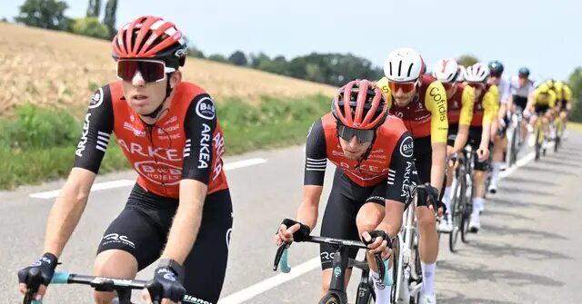 Эдоардо Замперини лидирует на участке гонки