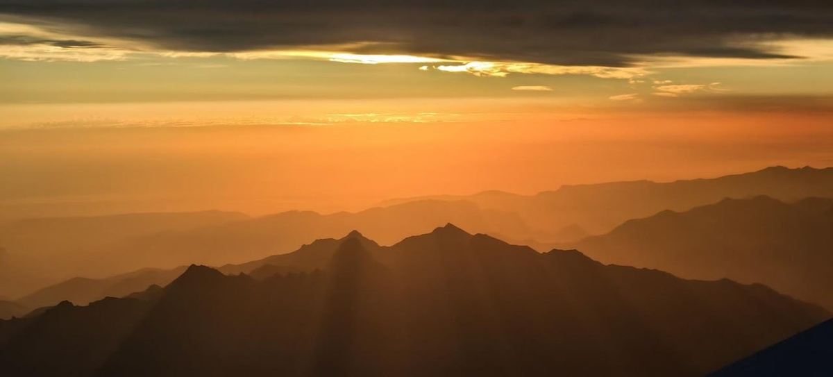 Дома должен сидеть чёрт старый: зачем люди после 45 идут в горы, если можно лежать на пляже в Турции